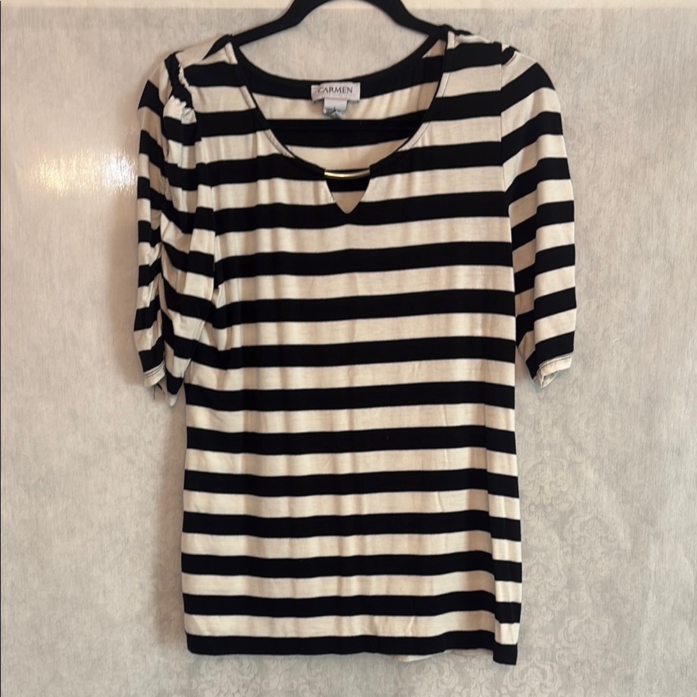Carmen Marc Valvo Black and White Fitted 3/4 Sleeve Tee